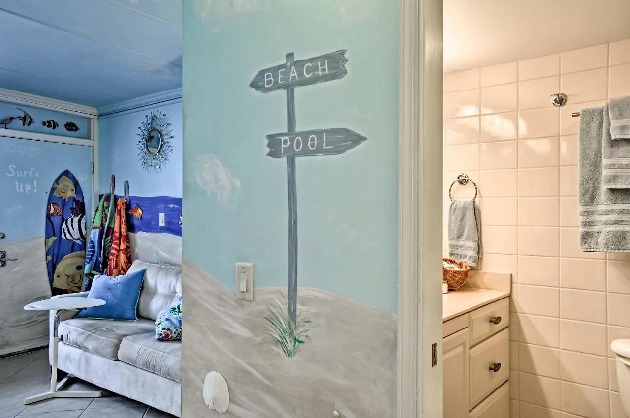 Colorful Virginia Beach Studio - Steps To Beach! 0*,  United States