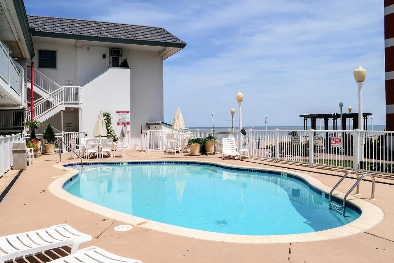 Colorful Virginia Beach Studio - Steps To Beach! 0*,